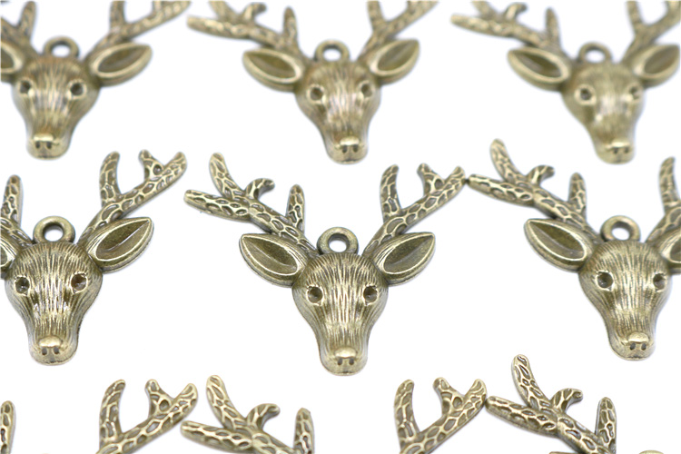 Pendentif tête de cerf en lait - Antique Brass Hook avis et prix